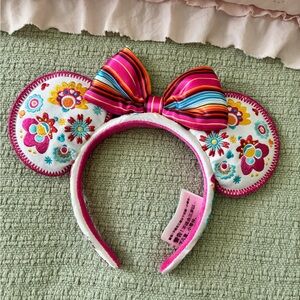 Disney Aulani Blue & White Hawaiian Tropical Minnie Ears Headband NWOT Disney Aulani Blue & White Hawaiian Tropical Minnie Ears  main image 4